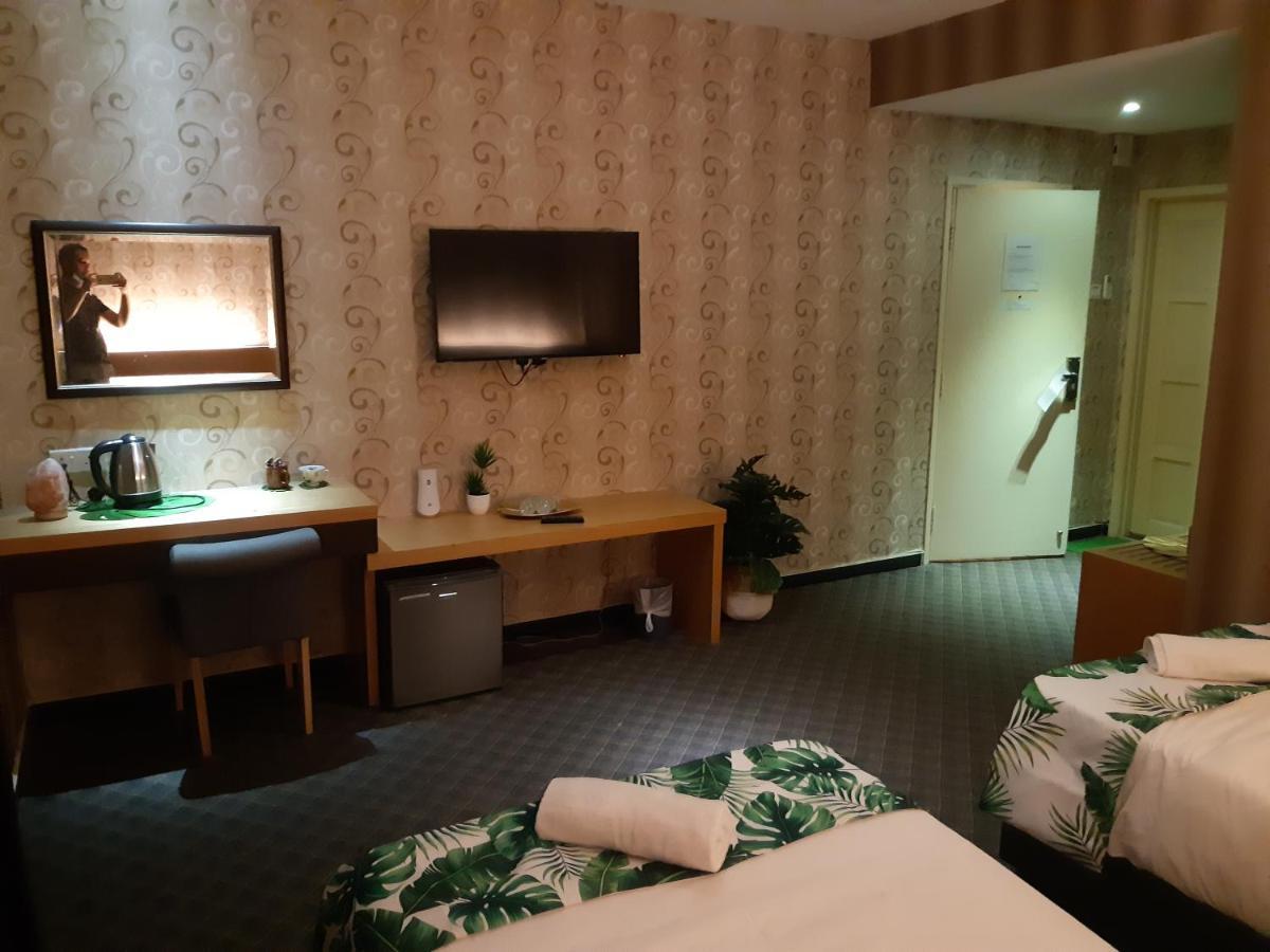 Grandeur Hotel And Spa Malacca Esterno foto